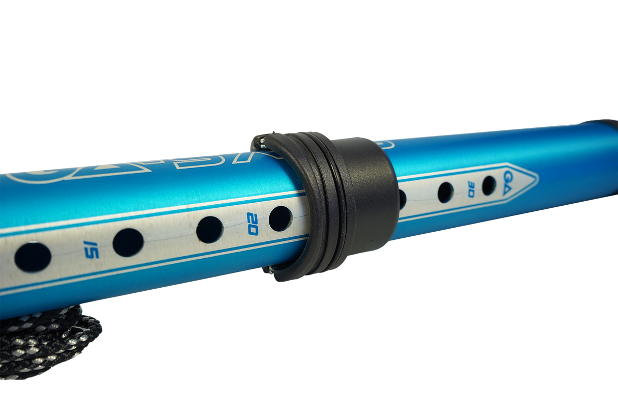 GA Extension Standard Alu 2026, blau, Aluminium-Erweiterungsstange mit schwarzer Klemme, Seitenansicht