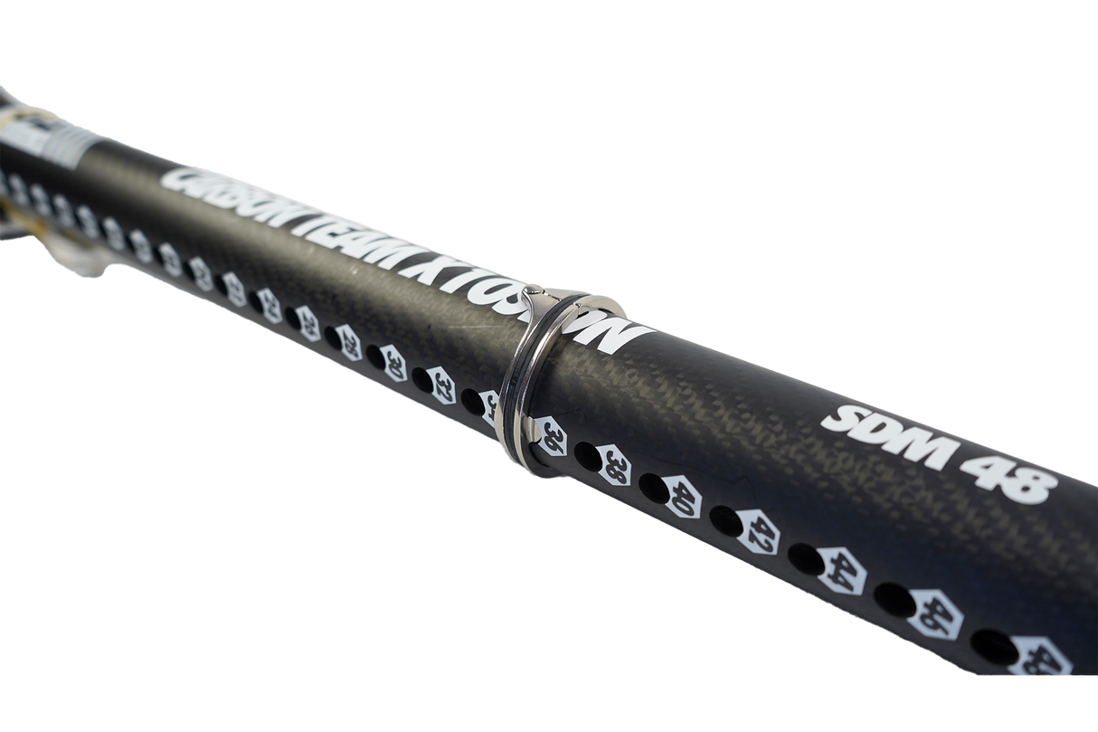 GA Extension TEAM Carbon 2026 schwarze Carbonfaser-Verlängerung mit weißem Design und Markierungen, Detailansicht