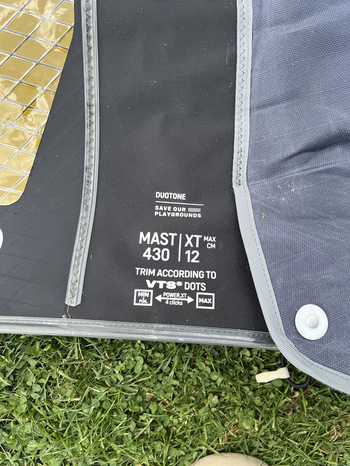 Duotone E_Pace 6.2 2026 Kite, Schwarz mit Duotone-Branding, Draufsicht auf Textilmaterial und Befestigungspunkte