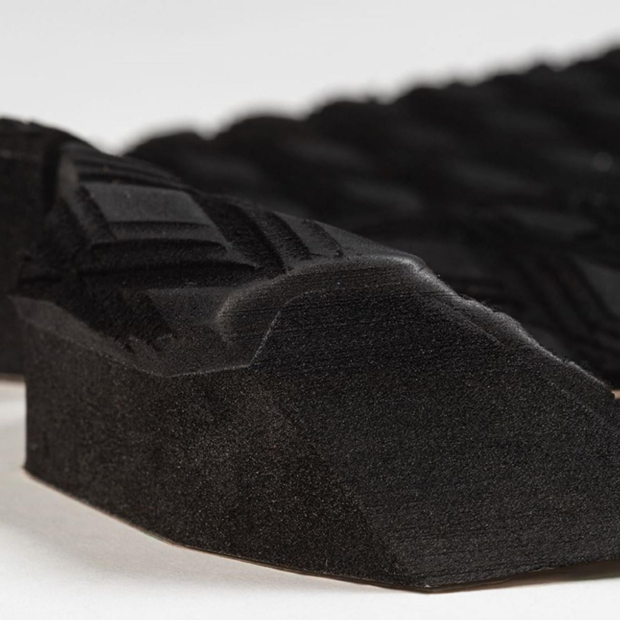 Roam Footpad Deck Grip Traction Pad 3-tlg schwarz mit Löchern, Nahaufnahme der strukturierten Oberfläche