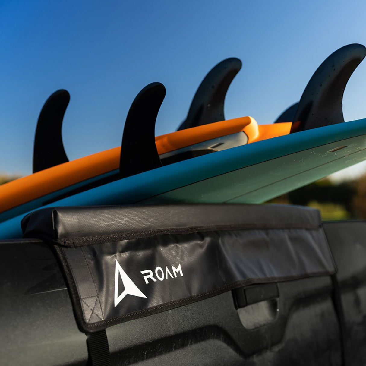 ROAM Pickup Tailgate Pad schwarz, Ladeflächen-Schutzpolster mit Tragegriffen für Surfbretter und Sportausrüstung