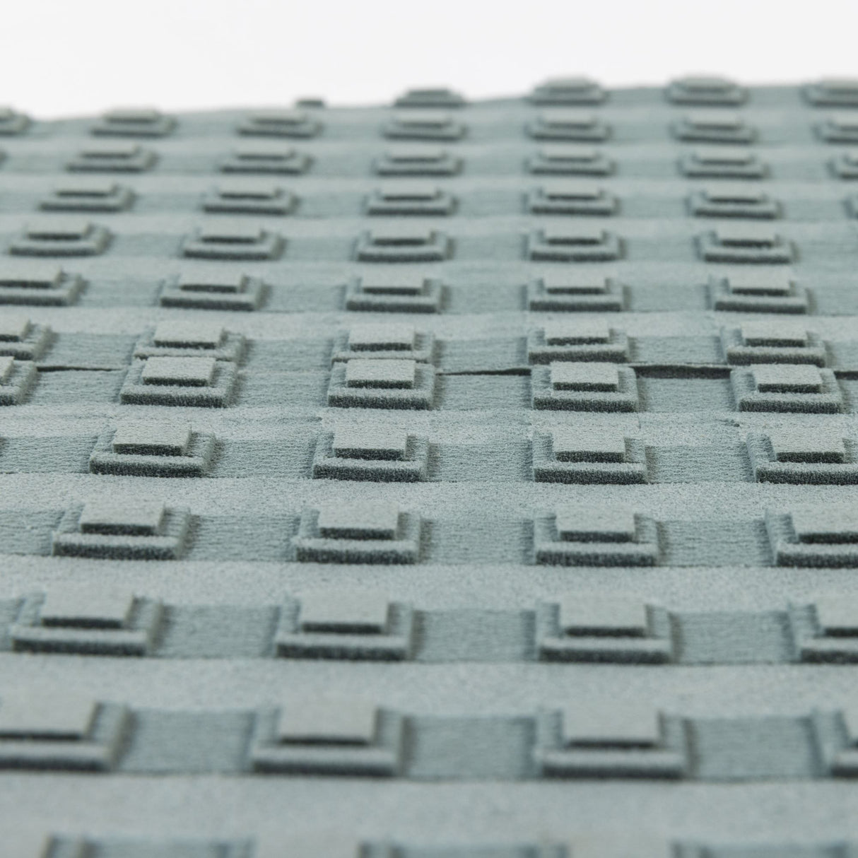 Roam Footpad Deck Grip Traction Pad 2-tlg in Grau mit strukturiertem Griffmuster aus Nahaufnahme