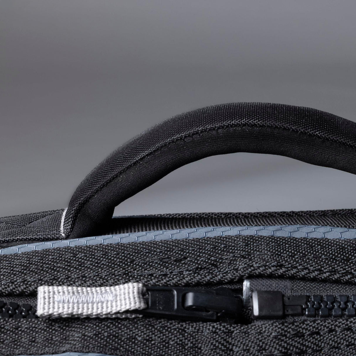 Roam Surfboard Converter Coffin schwarze Transporttasche mit Griffen und Reißverschluss, Detail-Nahaufnahme