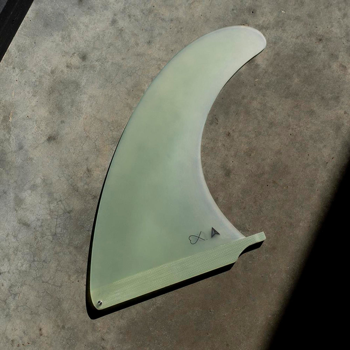 ROAM Surfboard Single Fin Delpero Classic US Box, cremefarbene Finne mit US Box Montagesystem, Detailansicht