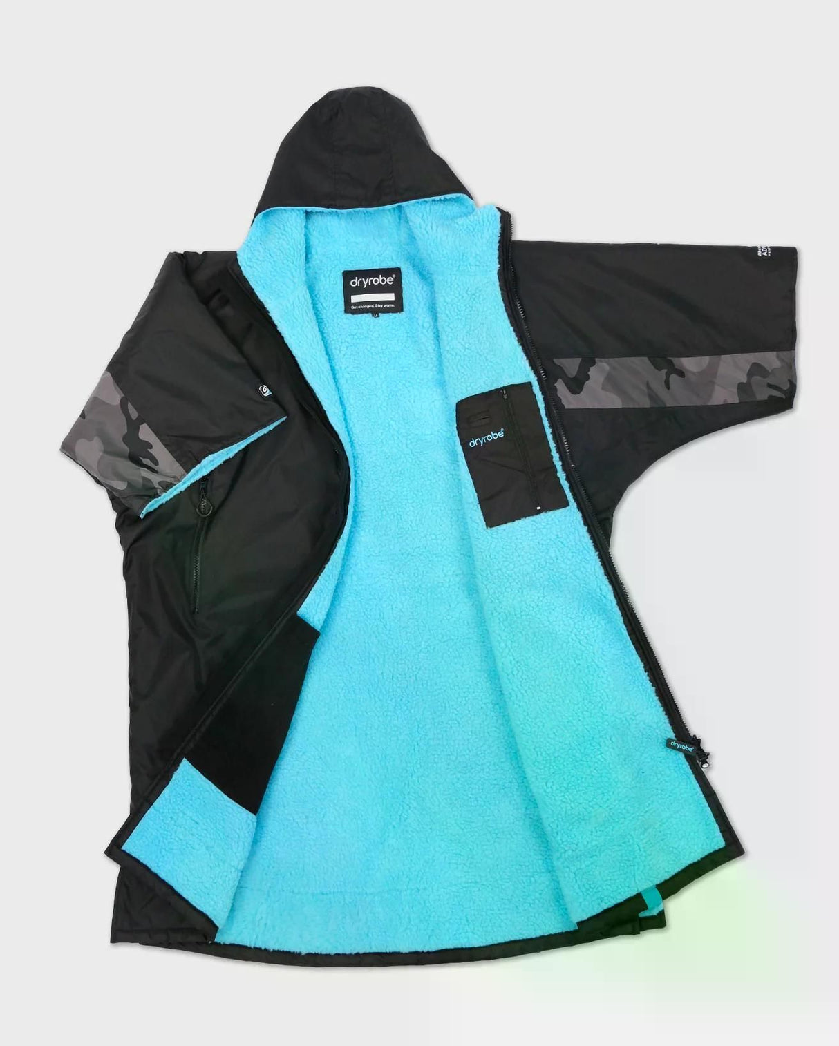 DRYROBE Advance Kurzarm Bademantel, Blau-Schwarz, Frottee, offene Vorderansicht mit funktionalen Taschen