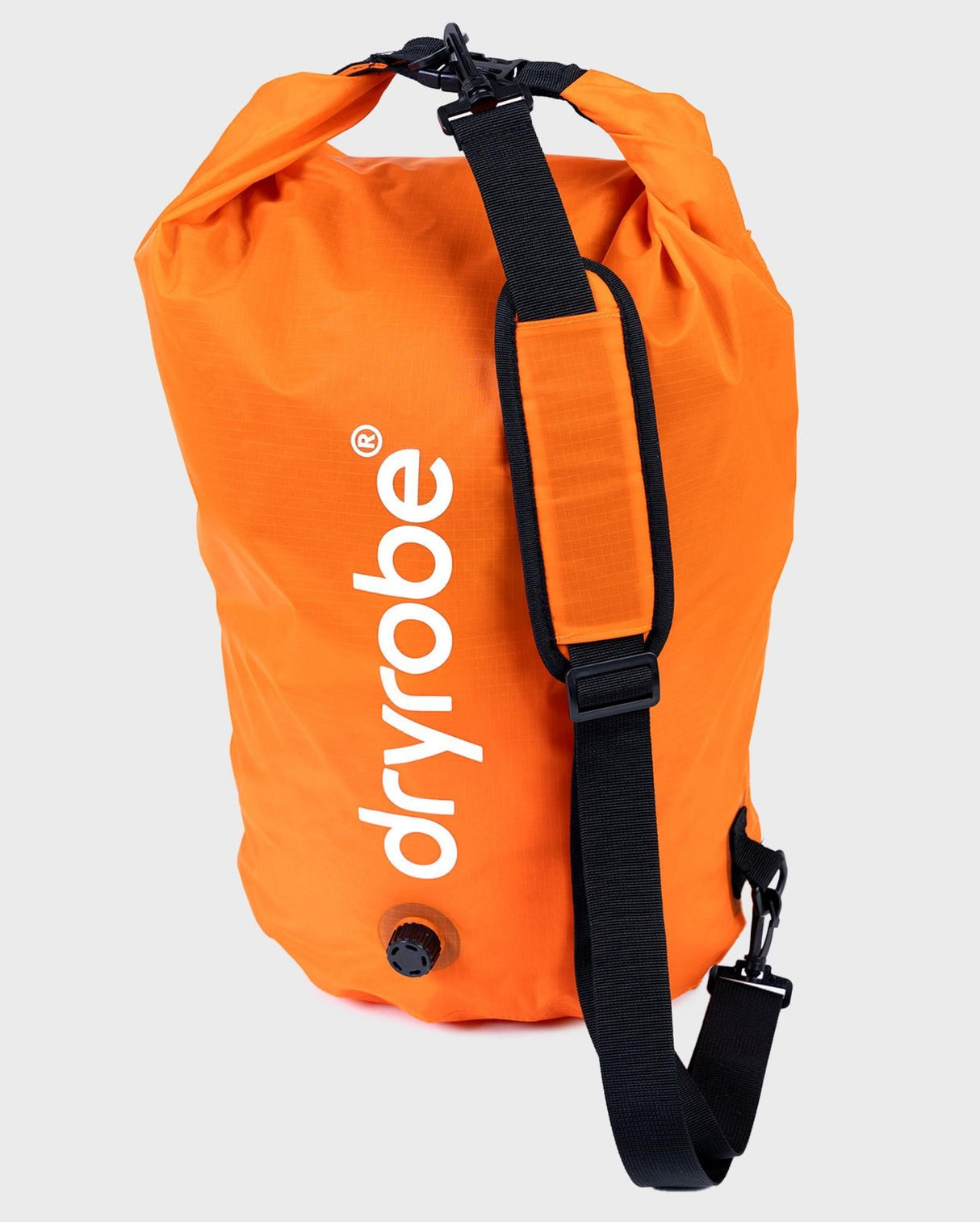 Dryrobe Drybag wasserdichter Packsack in Orange mit schwarzem Schultergurt, frontal