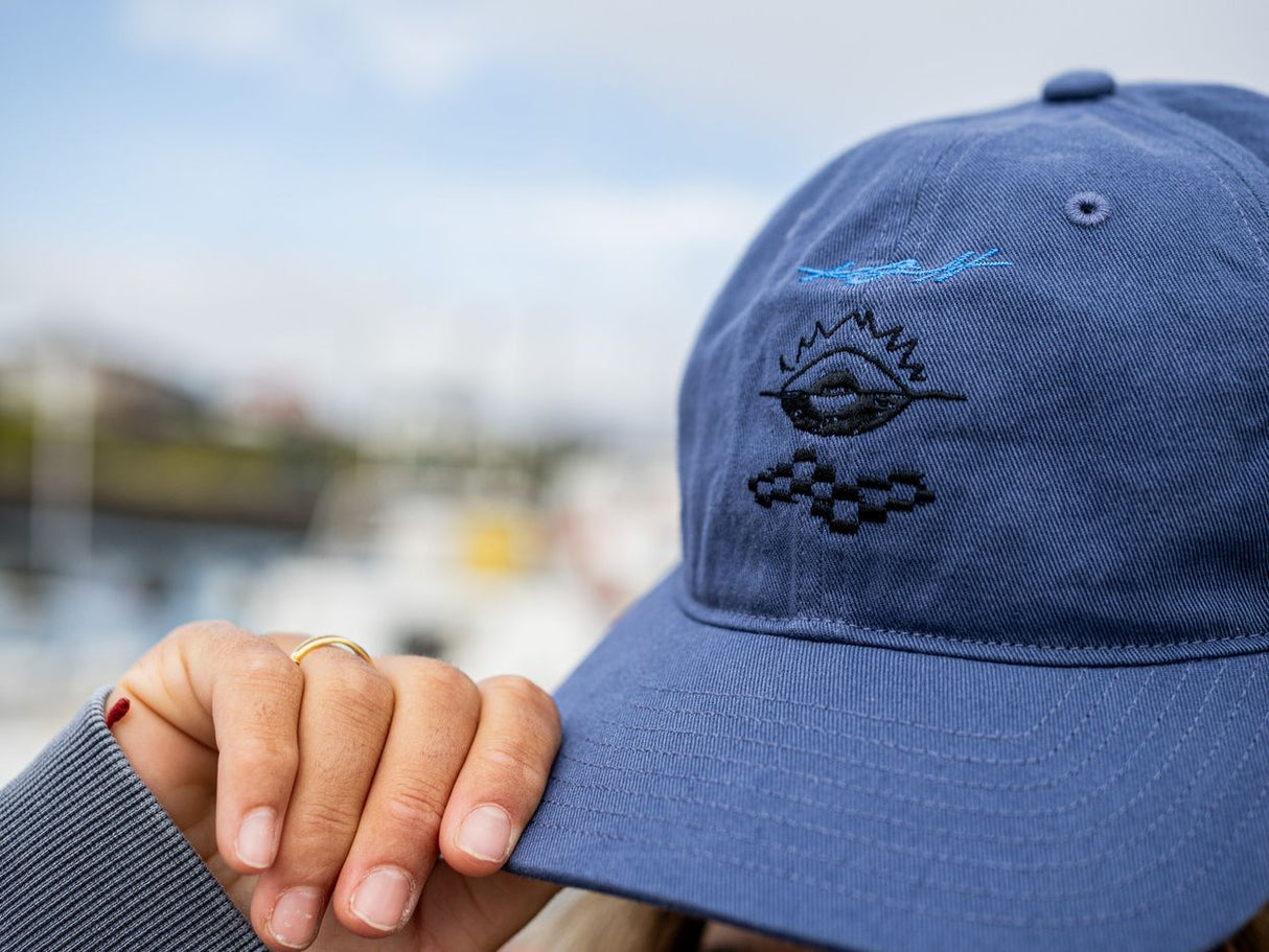 ION Cap Team 2026 in Blau mit gesticktem Logo, von vorne getragen gezeigt