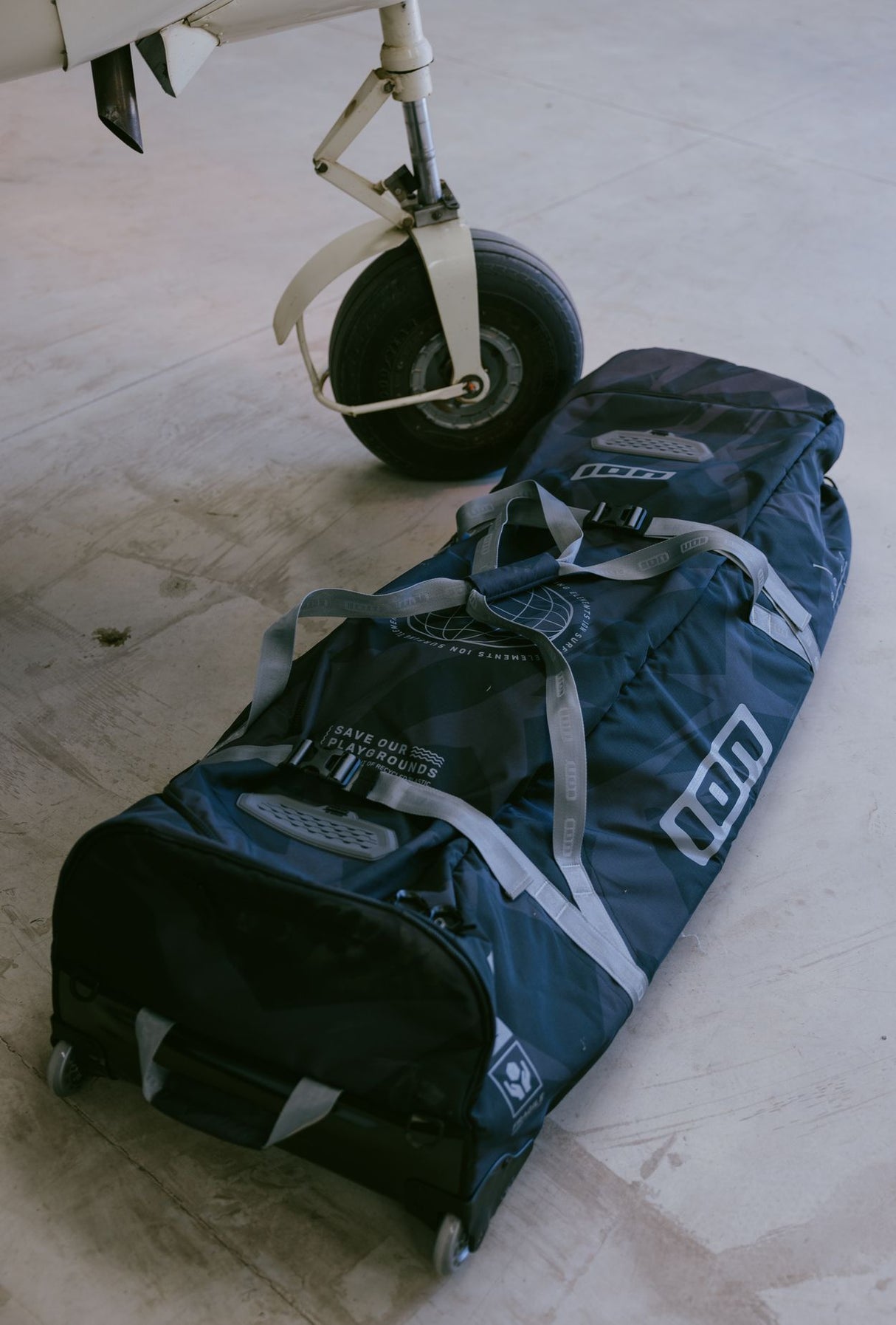 ION Gearbag Tec Golf 2026 Reisetasche blau mit Rollen und Zuggriff, Draufsicht