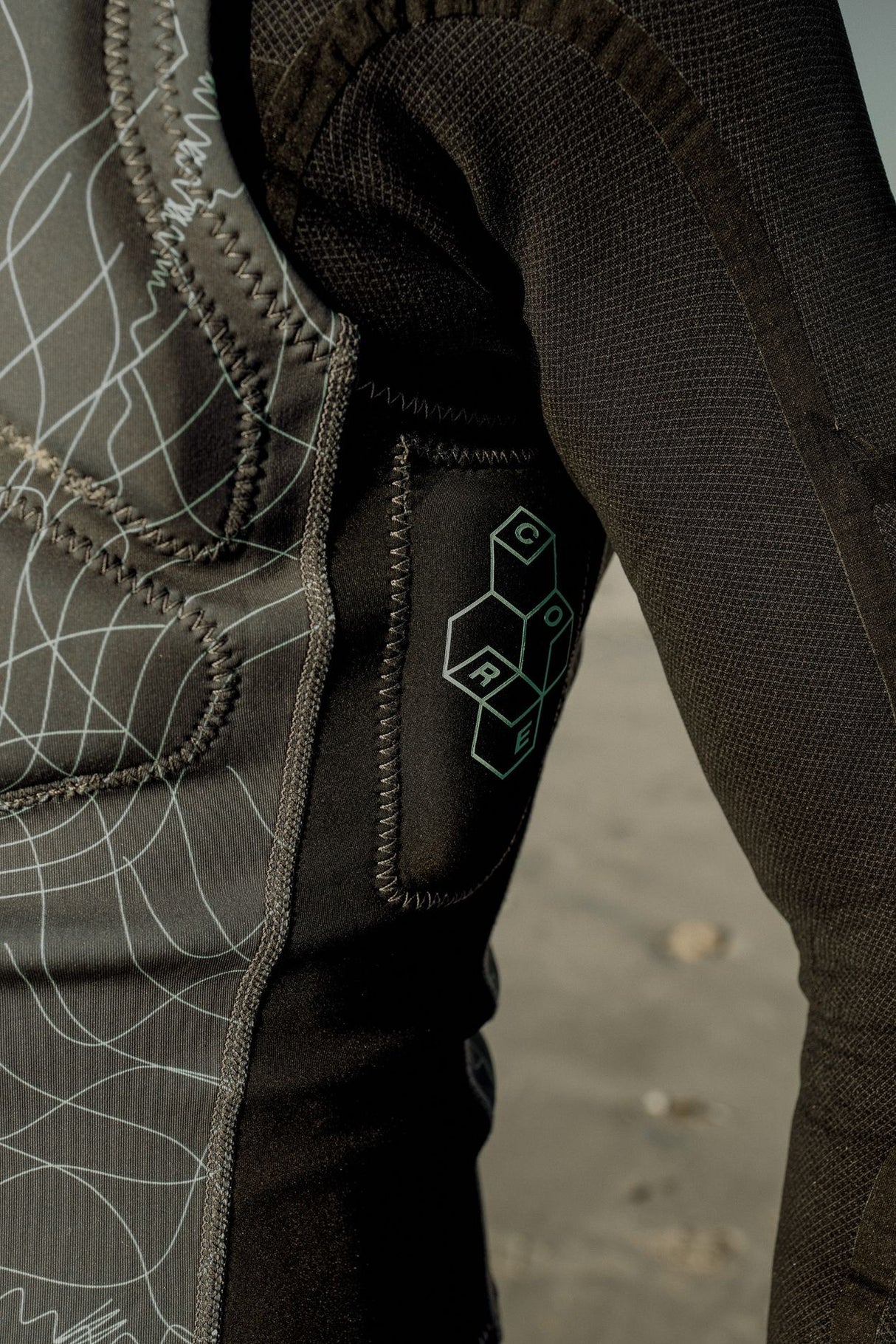 ION Vector Vest Core Herren schwarz Frontreißverschluss Seitenansicht Detail