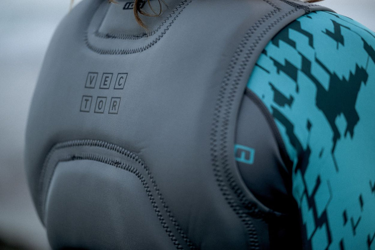 ION Vector Vest Core Front Zip Herren 2024 grau-türkis, Neopren-Weste mit Frontreißverschluss, Detailansicht