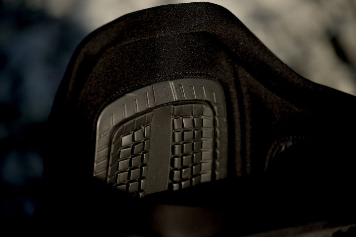 ION Apex Kite Trapez Herren schwarz mit gepolstertem Neopren und strukturierter Kunststoffplatte, Detailansicht