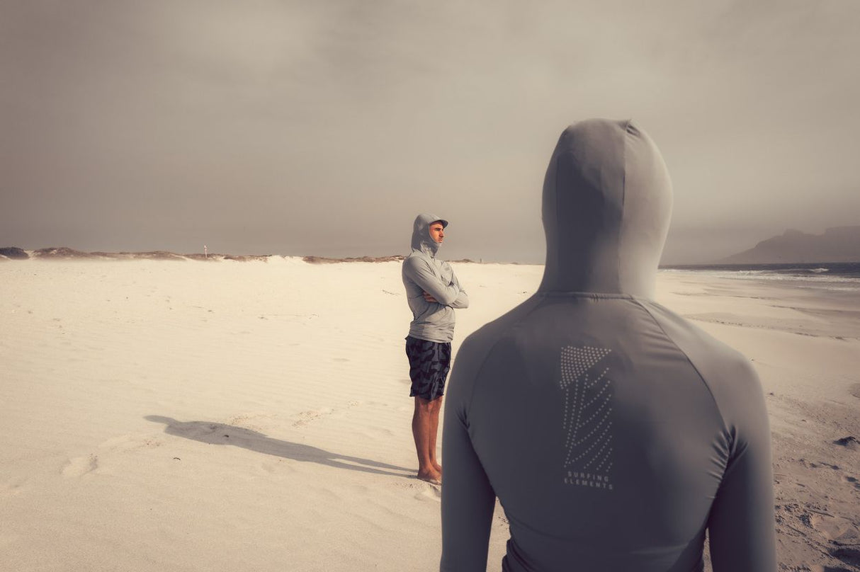 ION Rashguard Sun Pro SS26 grau, Kurzarm, Rückansicht am Strand, UV-Schutz Badeshirt