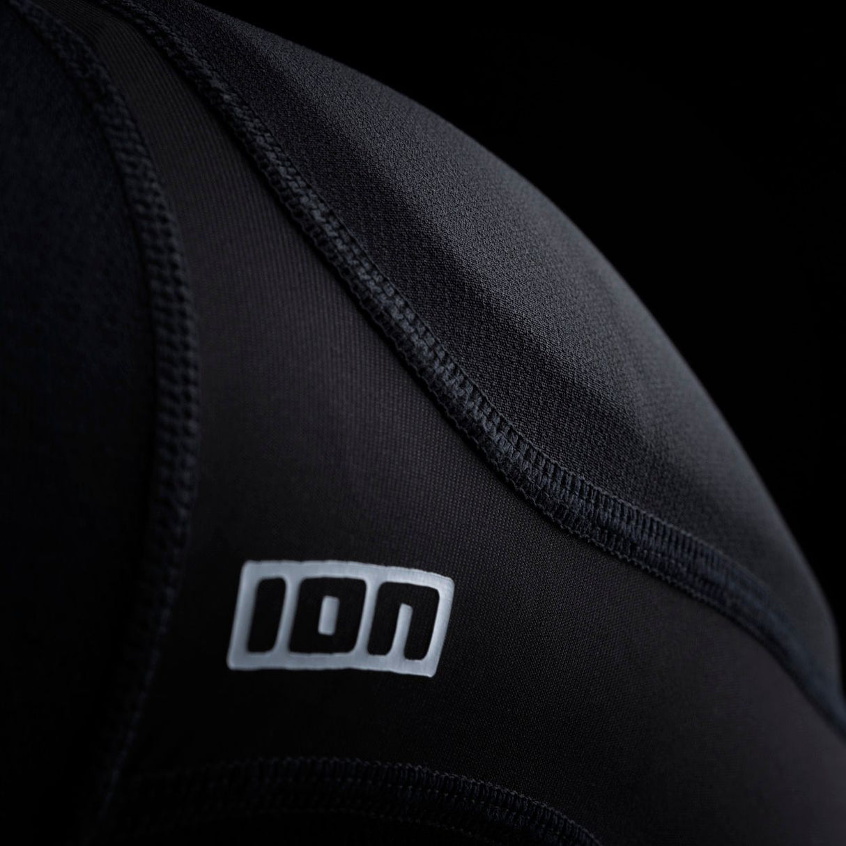 ION Collision Vest Element Side Zip 2026 in Schwarz, Detailansicht mit Seitenreißverschluss und ION-Logo