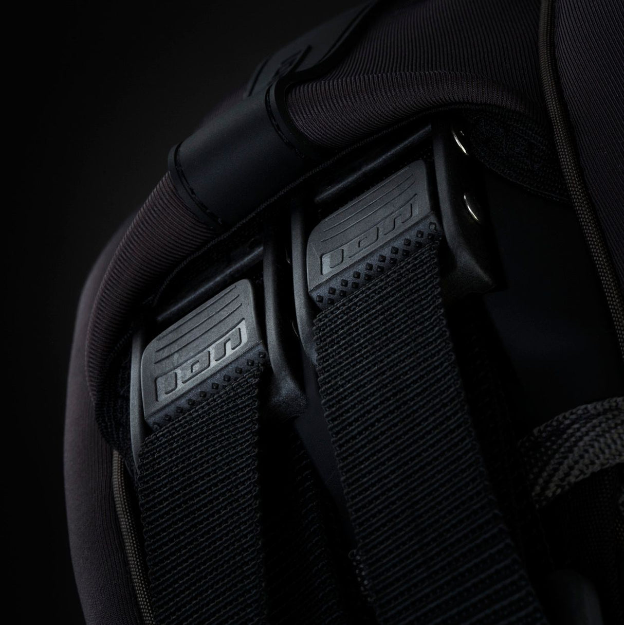 ION Collision Vest Element Side Zip 2026 schwarz mit Seitenreißverschluss, Detailansicht Schutzpolster