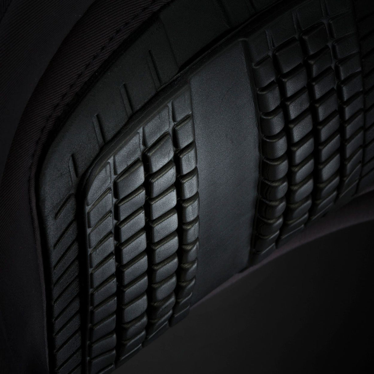 ION Collision Vest Element Side Zip 2026 schwarz mit Schutzpolsterung, Detailansicht der Prallschutzstruktur