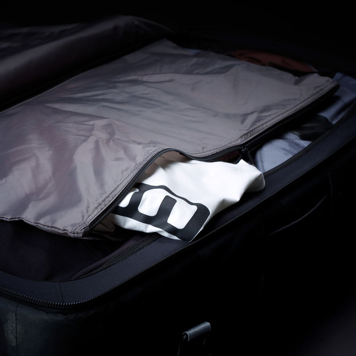 ION Collision Vest Element Side Zip 2026 schwarz, Seitreißverschluss, Schutzweste Detailansicht