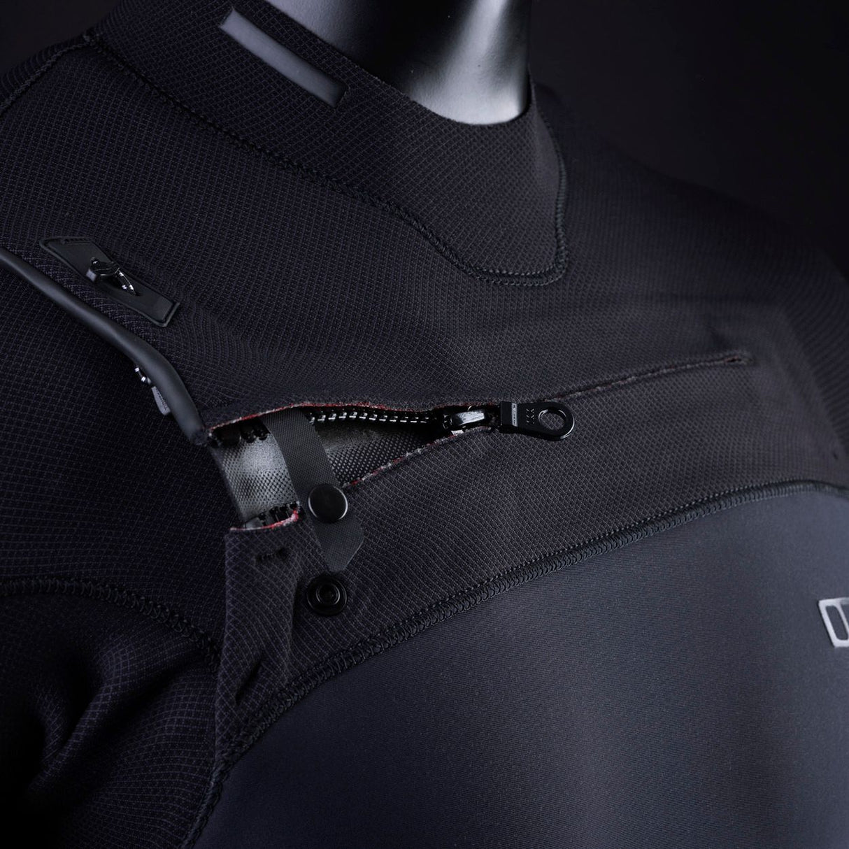 ION Collision Vest Element Side Zip 2026 schwarze Prallweste mit Seitenreißverschluss, Detailansicht