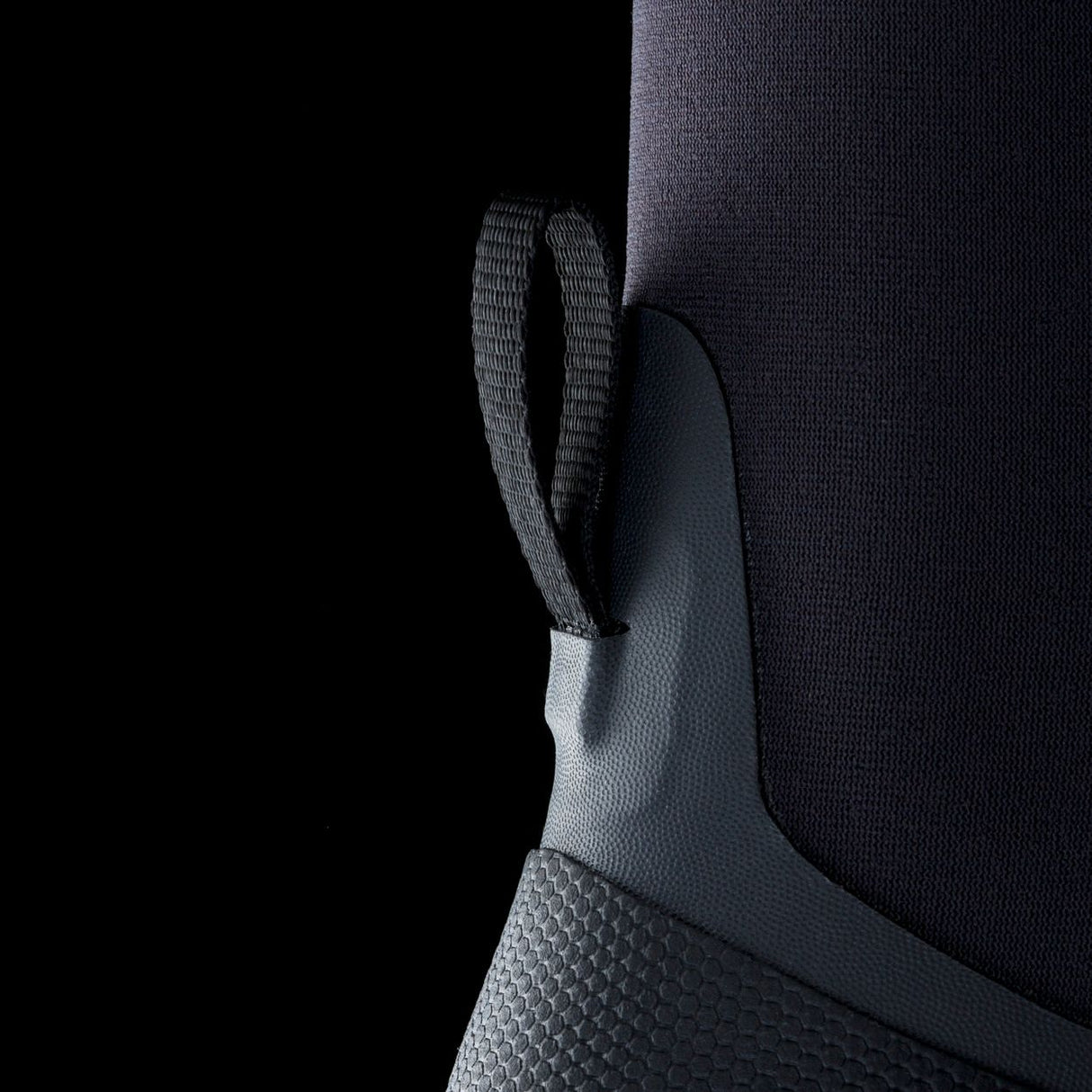 ION Collision Vest Element Side Zip 2026 schwarz mit Seitenreißverschluss, Detailansicht Schulterbereich und Träger