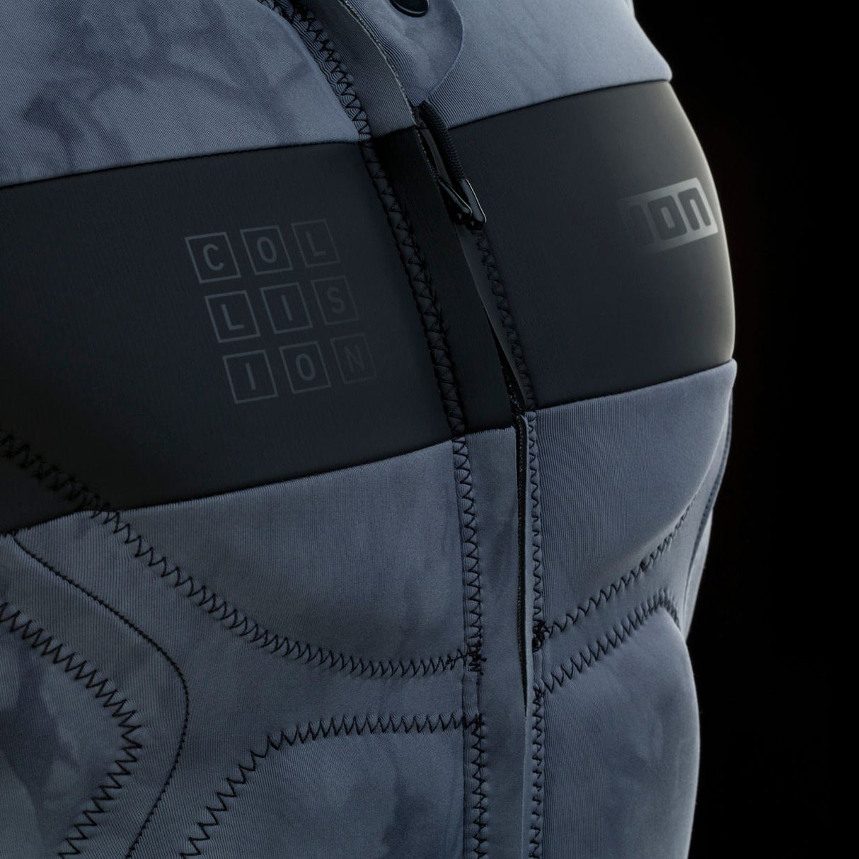ION Neo Shelter Jacket Core 2027 in Blaugrau mit schwarzem Streifen, Detailansicht der Rückenseite mit Reißverschluss