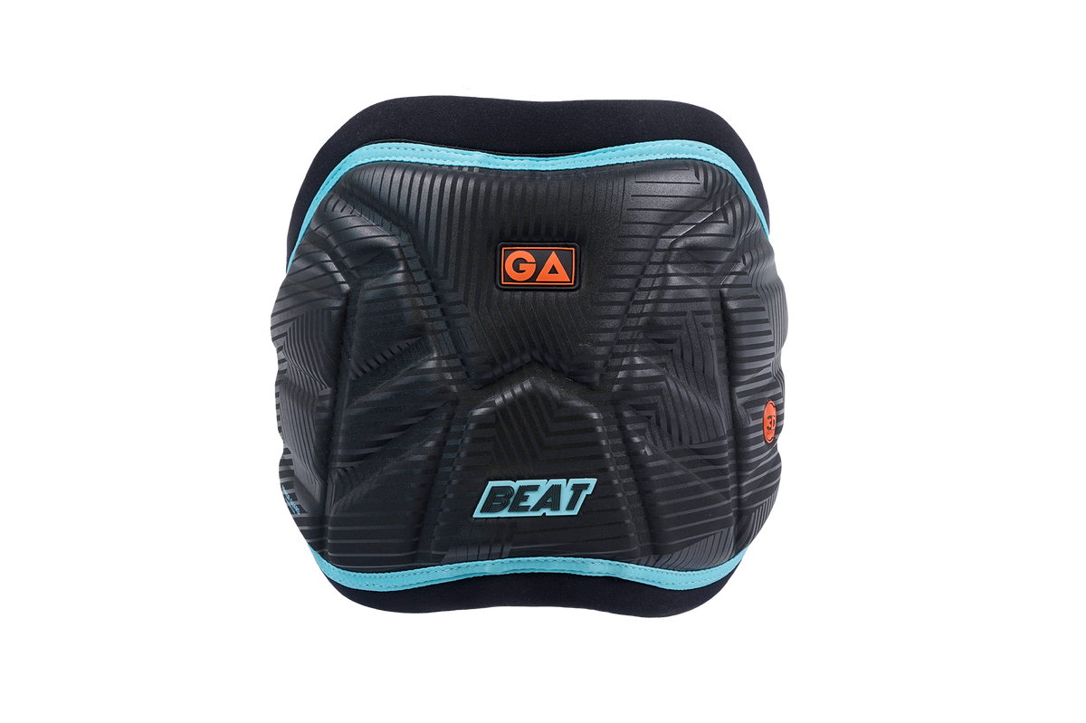 GA BEAT Waist Harness LTD 2026 in Schwarz mit türkisen Akzenten, Frontansicht, Kiteboarding-Trapez mit gepolstertem Design