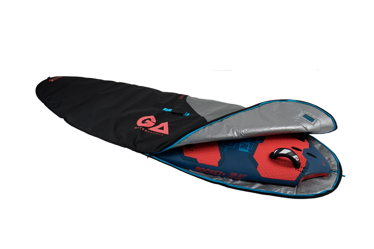 GA Windsurf Light Board Bag 2026, schwarz-rot, geöffnet mit Schutzmaterial, seitliche Ansicht