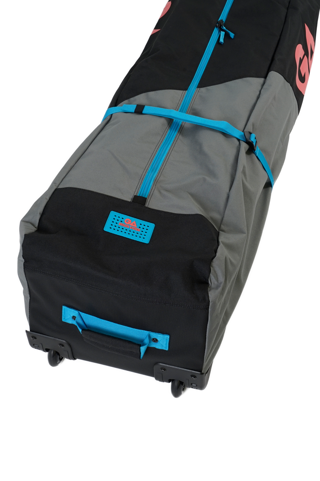 GA Quiver Bag 2026 mit Rollen, schwarz-grau mit blauen Riemen, Frontalansicht, Transporttasche für Ausrüstung