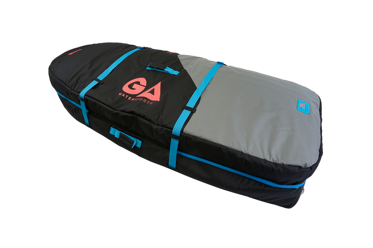 GA Wingfoil Travelbag 2026 Transporttasche schwarz grau mit blauen Riemen und Griffen Seitenansicht