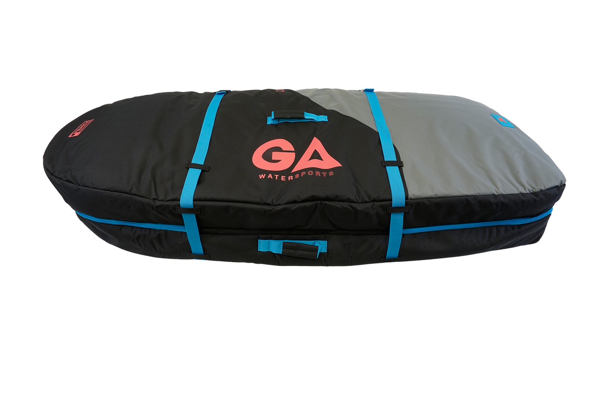 GA Wingfoil Travelbag 2026 schwarz mit blauem Schultergurt, Transporttasche für Wassersportausrüstung, Frontansicht