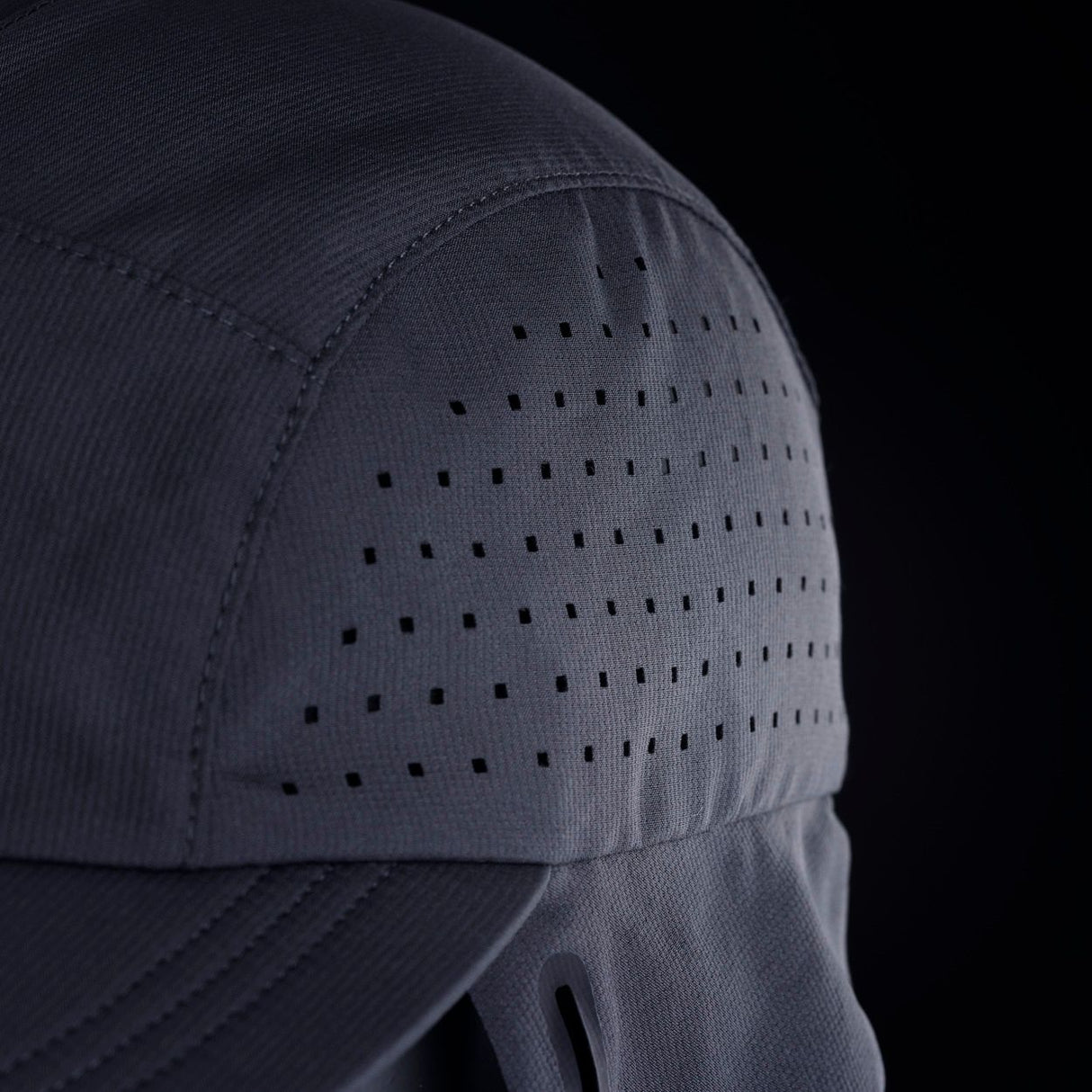 ION Collision Vest Element Side Zip 2026 in Dunkelblau mit Belüftungslöchern, Detailansicht der Schulterpartie