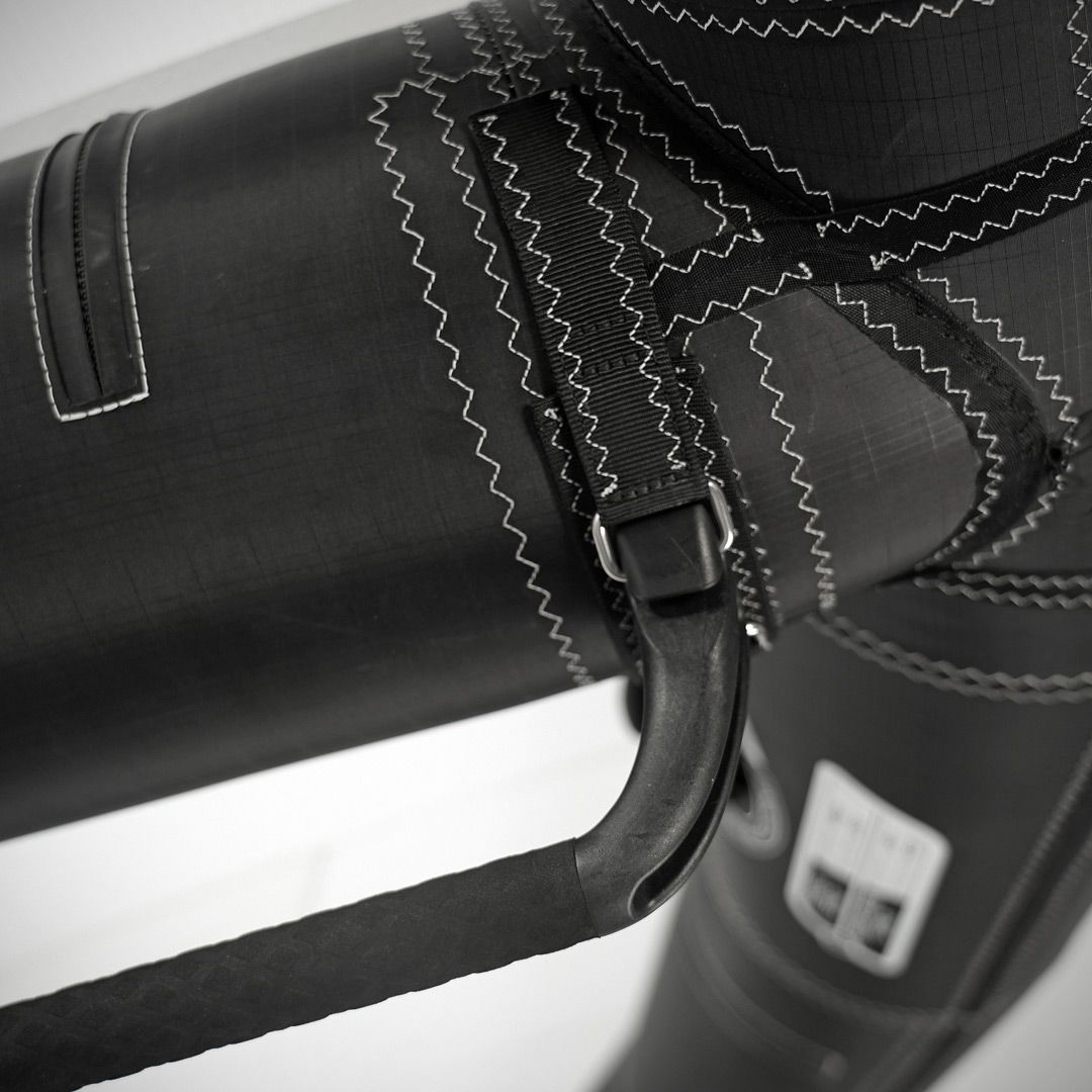 CHASE VX Gen4 Wing schwarzes Kiteboard mit Nähten und Verstärkungen, Detailansicht