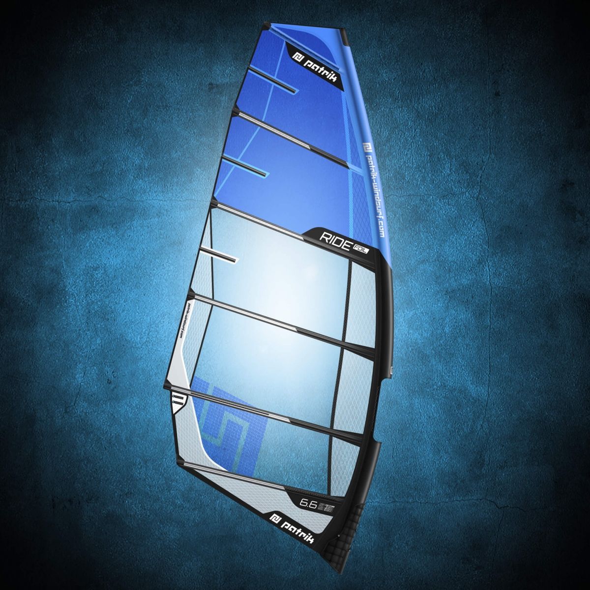 Patrik Ride Foil Windsegel blau-weiß mit schwarzem Rahmen und Fensterstruktur, Vorderansicht