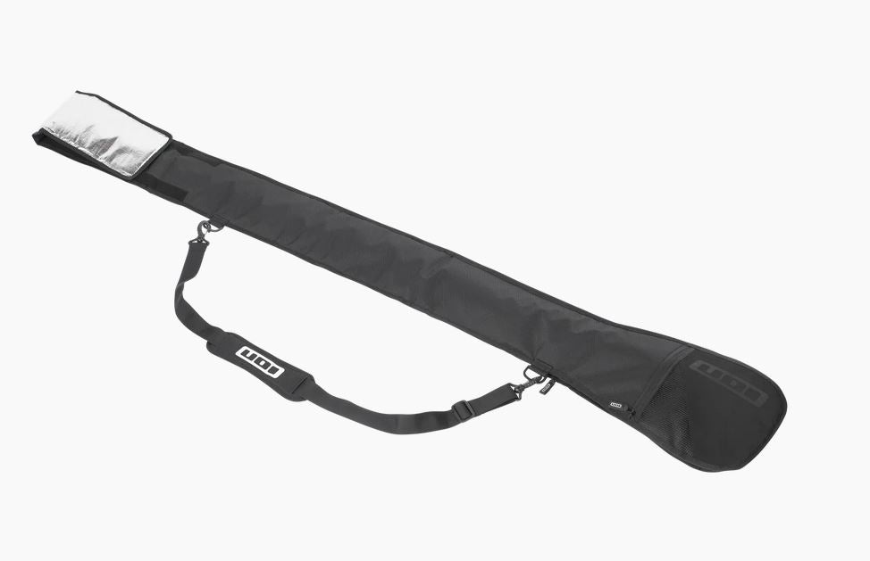 ION Paddle Bag 2026 schwarz mit Schultergurt und Fächern, Seitenperspektive