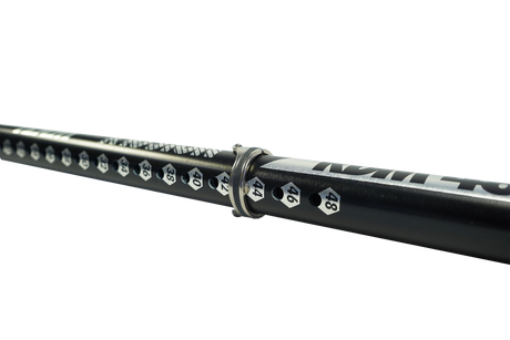 GA Extension PRO Alu LTD MTE 2026 schwarze Aluminium-Extensionschiene mit Befestigungselementen, Seitenansicht