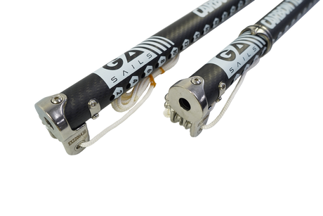 GA Extension TEAM Carbon 2026 Skistöcke mit schwarzem Schaft und silbernen Griffen, Detailansicht der Stockspitzen