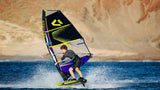 Duotone Sail Idol 2027 Windsegel schwarz gelb lila auf Wasser, Frontalansicht beim Windsurfen