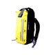 OverBoard wasserdichter Rucksack 20L, gelb-schwarz, Seitenansicht mit Schultergurten und Rollenverschluss