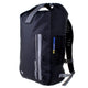 OverBoard wasserdichter Rucksack 30L in Schwarz mit reflektierendem Streifen, Fronttasche und gepolsterten Schultergurten, Frontalansicht