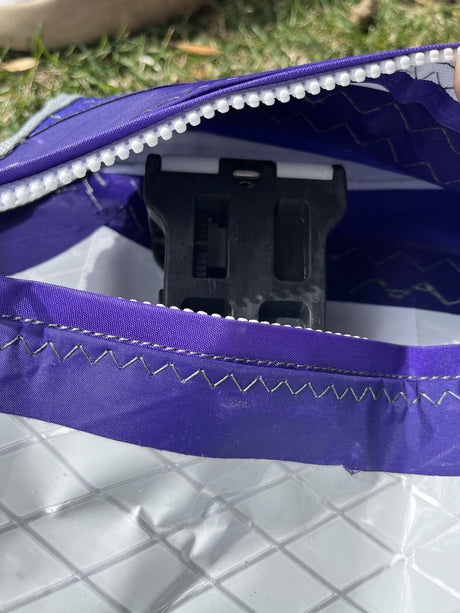 Duotone S_Pace 7.8 2026 Kite mit lila Gewebe, Nähten und Ventilöffnung, Detailansicht von oben