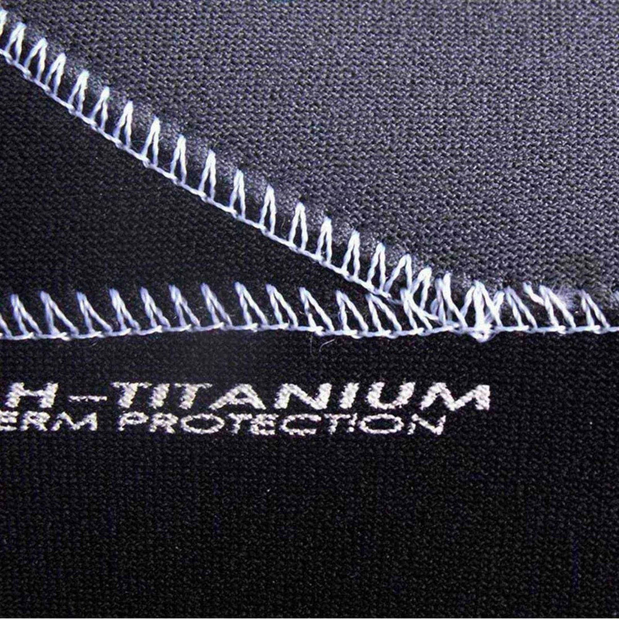 Atan Mistral Boot 3mm Neopren-Tauchstiefel, grau-schwarzes Material mit weißen Nähten, Detail-Nahaufnahme