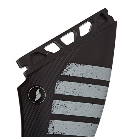 FUTURES Quad Fin Set Controller Alpha schwarz mit grauem Streifendesign, Ansicht von oben