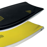 SNIPER Bodyboard Cortex PE Flex in Schwarz und Gelb, gestapelt, seitliche Ansicht mit flexiblem PE-Material