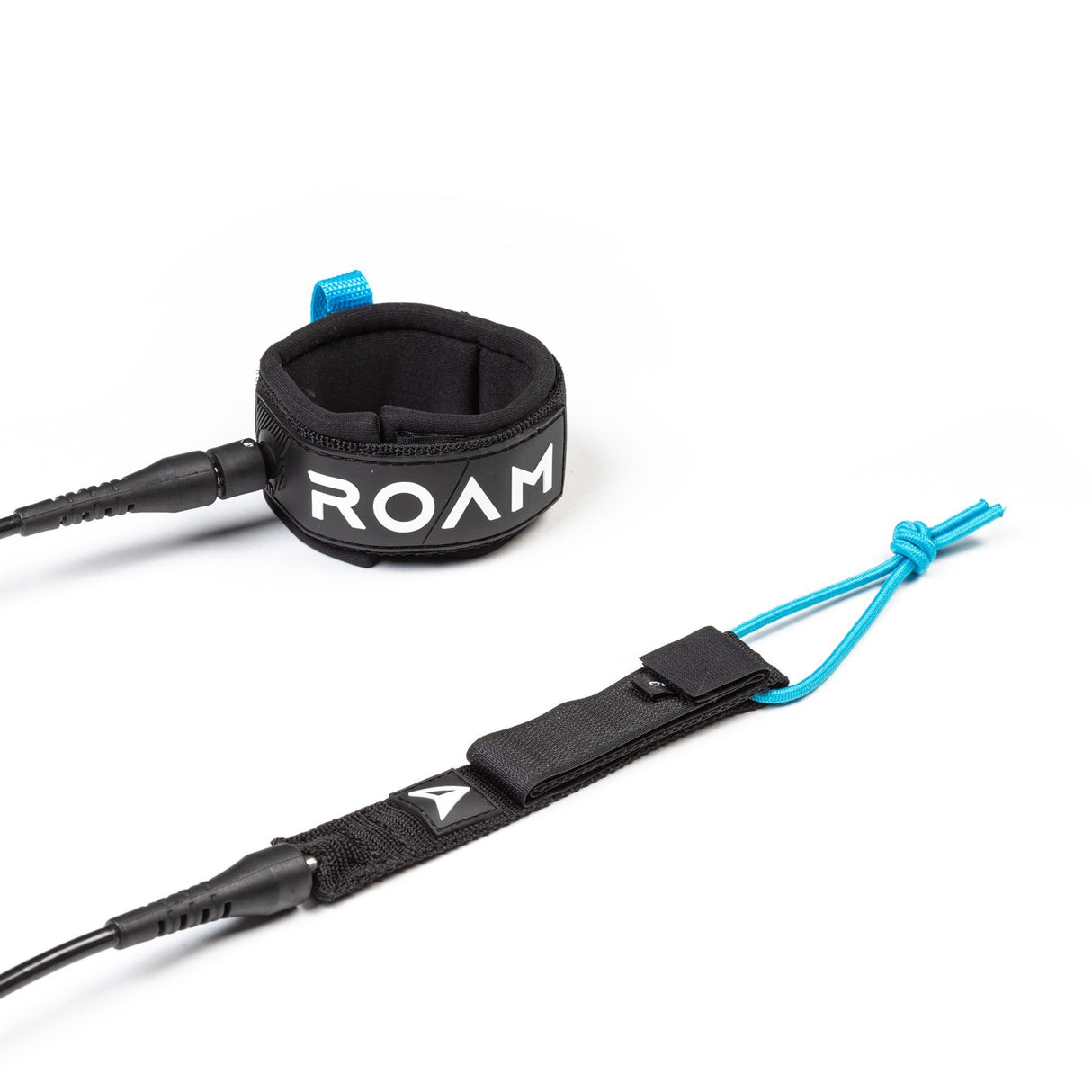 ROAM Surfboard Leash Comp in Schwarz mit blauem Knoten, Neopren-Manschette und Befestigungszubehör, Draufsicht