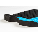 Roam Footpad Deck Grip Traction Pad 2-tlg, schwarz und blau, Gummi-Griffbelag, Detailansicht der strukturierten Oberfläche