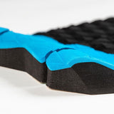 Roam Footpad Deck Grip Traction Pad 3-tlg, blau und schwarz, strukturierte Griffoberfläche, Detailansicht