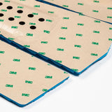 Roam Footpad Deck Grip Traction Pad 3-teilig mit Löchern, beige mit blauen Kanten und schwarzen Noppen, selbstklebend