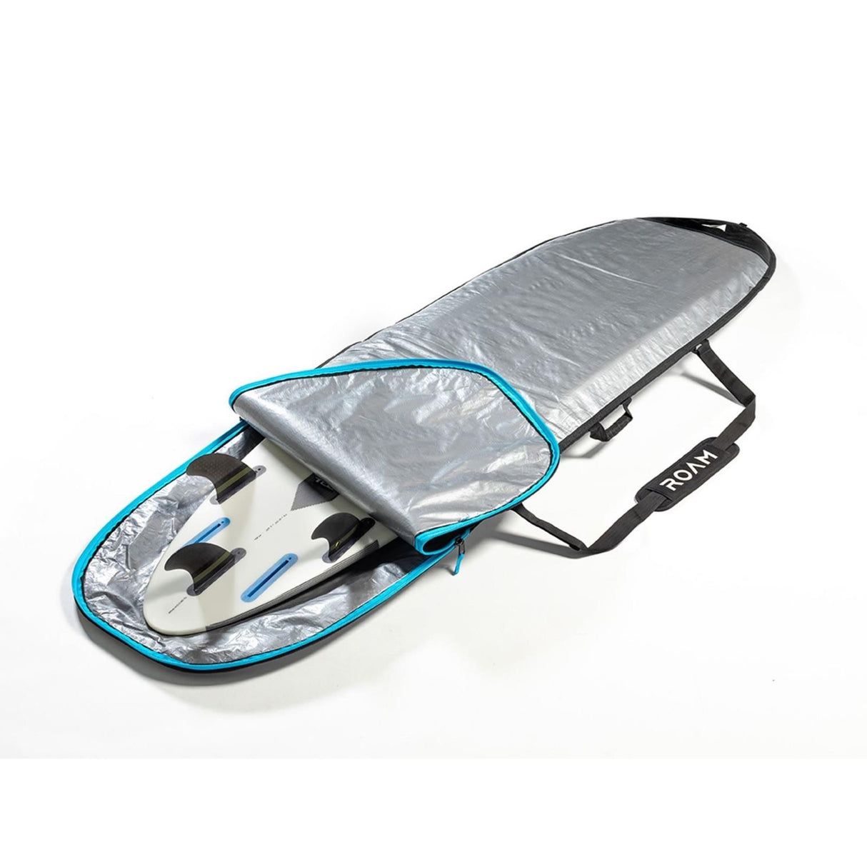 ROAM Surfboard Daylight Funboard in grauer Schutzhülle mit blauem Reißverschluss, Draufsicht