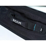 ROAM Boardbag Surfboard Coffin Doppel Triple schwarz, Detailansicht Tragegriff und Label
