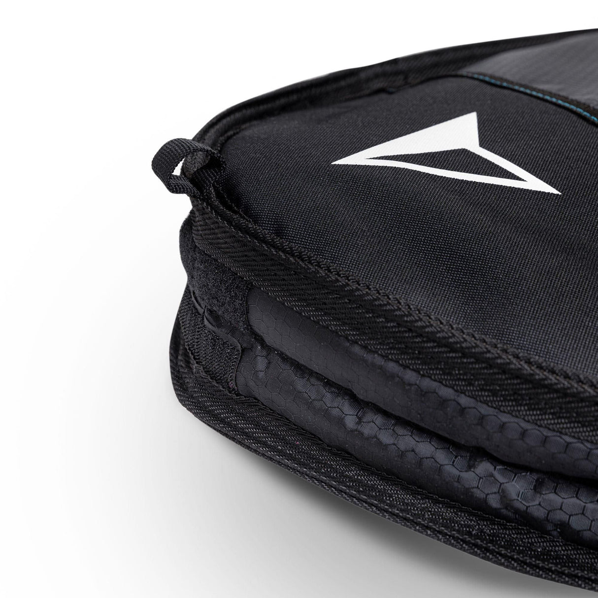 ROAM Surfboard Tech Bag Doppel Fun, schwarze Neopren-Schutztasche mit weißem Logo und Tragegriff, Detailansicht