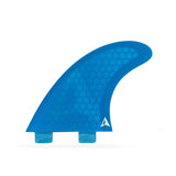 Roam Thruster Fin Set Allround blau mit FCS-Boxen, drei Flossen für Surfboards in Frontalansicht