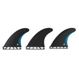 Roam Thruster Fin Set Performer schwarz mit blauem Akzent, drei Flossen mit Futures-Boxen, Frontansicht
